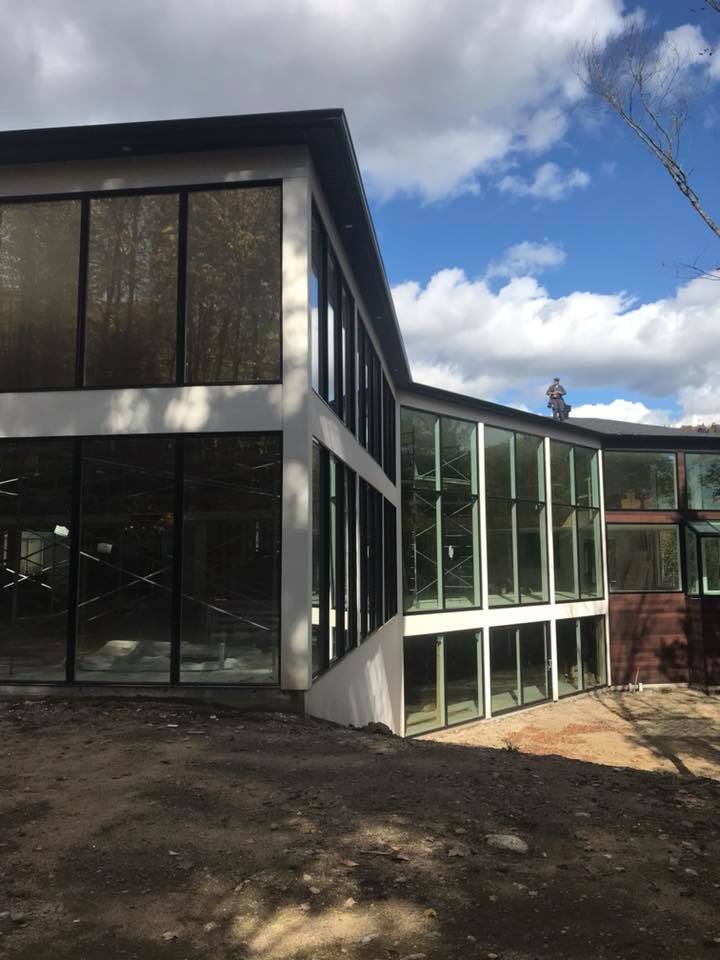 Travaux d’installation et de réparation de gouttières sur une maison résidentielle  à Saint-Étienne-de-Lauzon